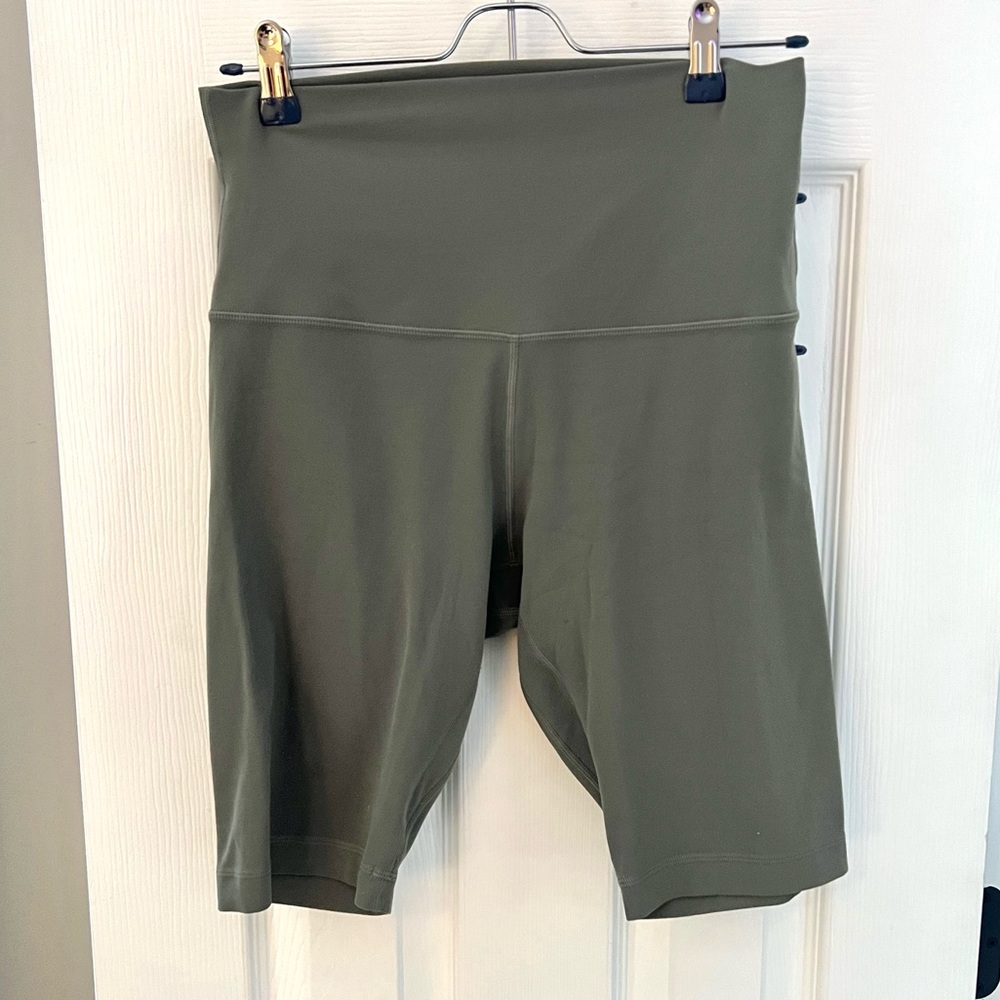 LULULEMON ALIGN SUPER HIGH RISE SHORT *10"